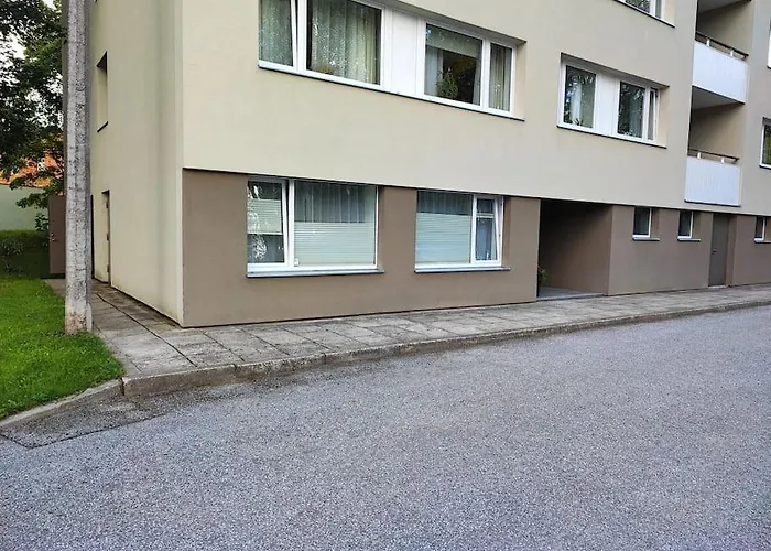 Kahe Magamistoaga Votmeteta Ja Eraldi Sissepaeaesuga Esimesel Korrusel Korter, Sobilik Peredele, Lemmikloomad Lubatud